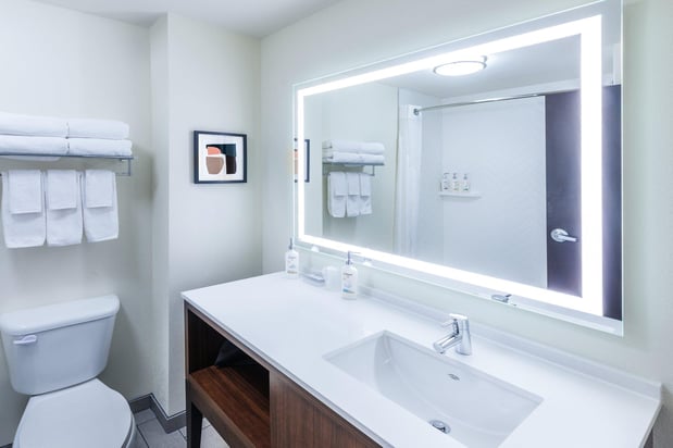 Images Holiday Inn & Suites Tulsa South by IHG
