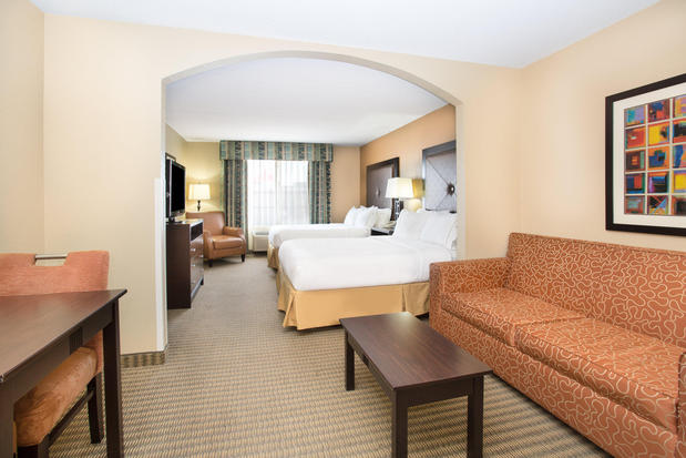 Images Holiday Inn Express & Suites Lexington, an IHG Hotel