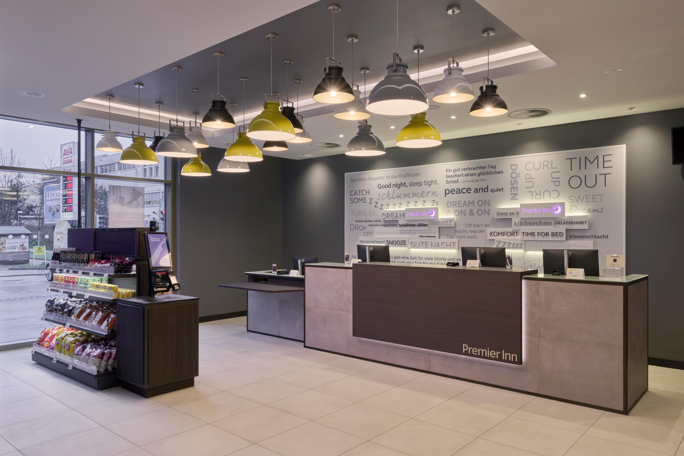 Premier Inn Stuttgart Zuffenhausen Hotel, Strohgäustraße 11 in Stuttgart