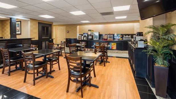 Images Best Western Plus Northwest Inn & Suites