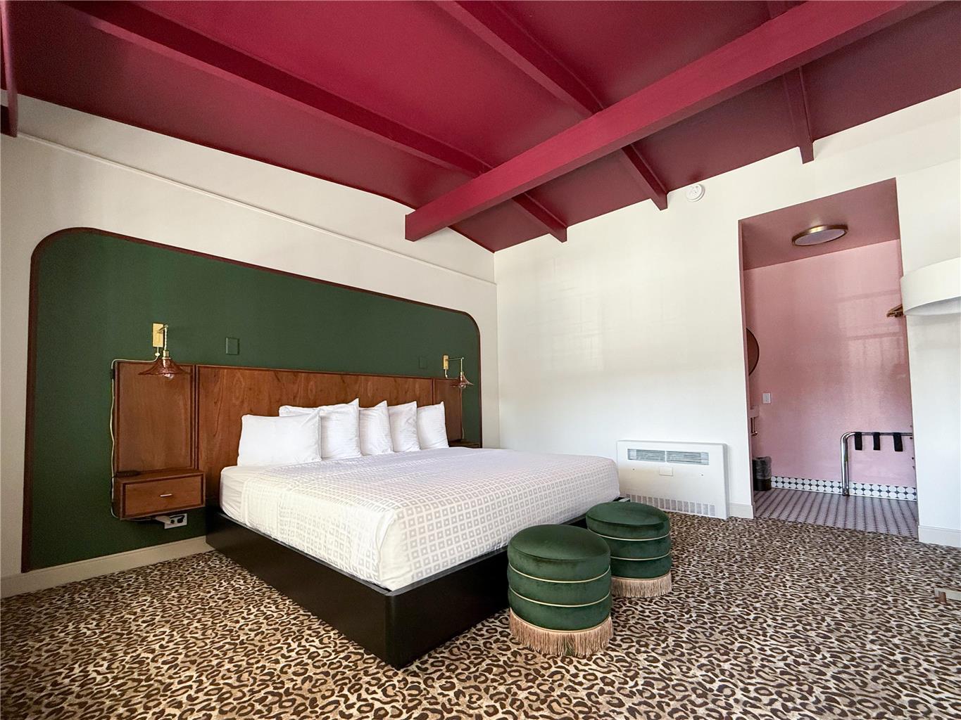 1 King Bed