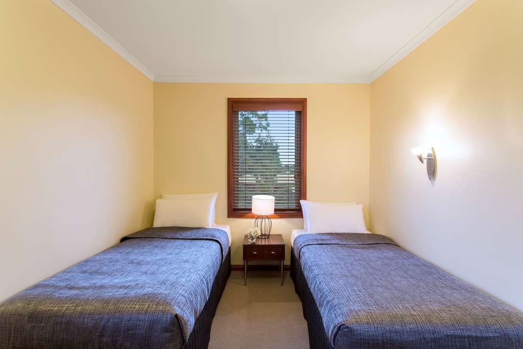 Images Best Western Colonial Village Motel