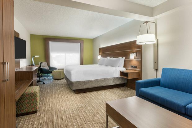 Images Holiday Inn Express & Suites Bentonville, an IHG Hotel