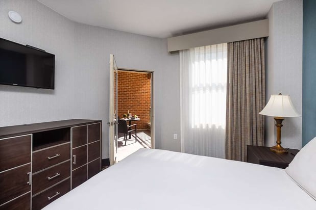 Images Inn at The Colonnade Baltimore - a DoubleTree by Hilton Hotel