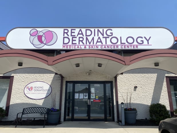 Images Reading Dermatology