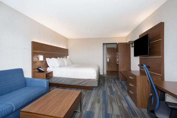 Images Holiday Inn Express Kansas City - at the Legends by IHG