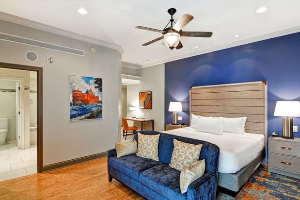 Images The Cincinnatian Hotel, Curio Collection by Hilton