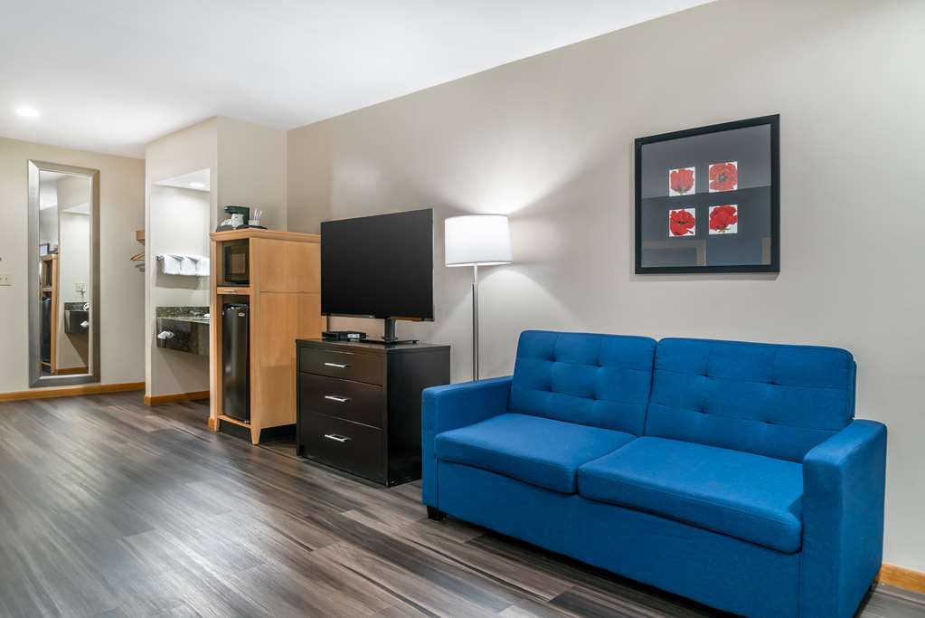 Queen Bed Room