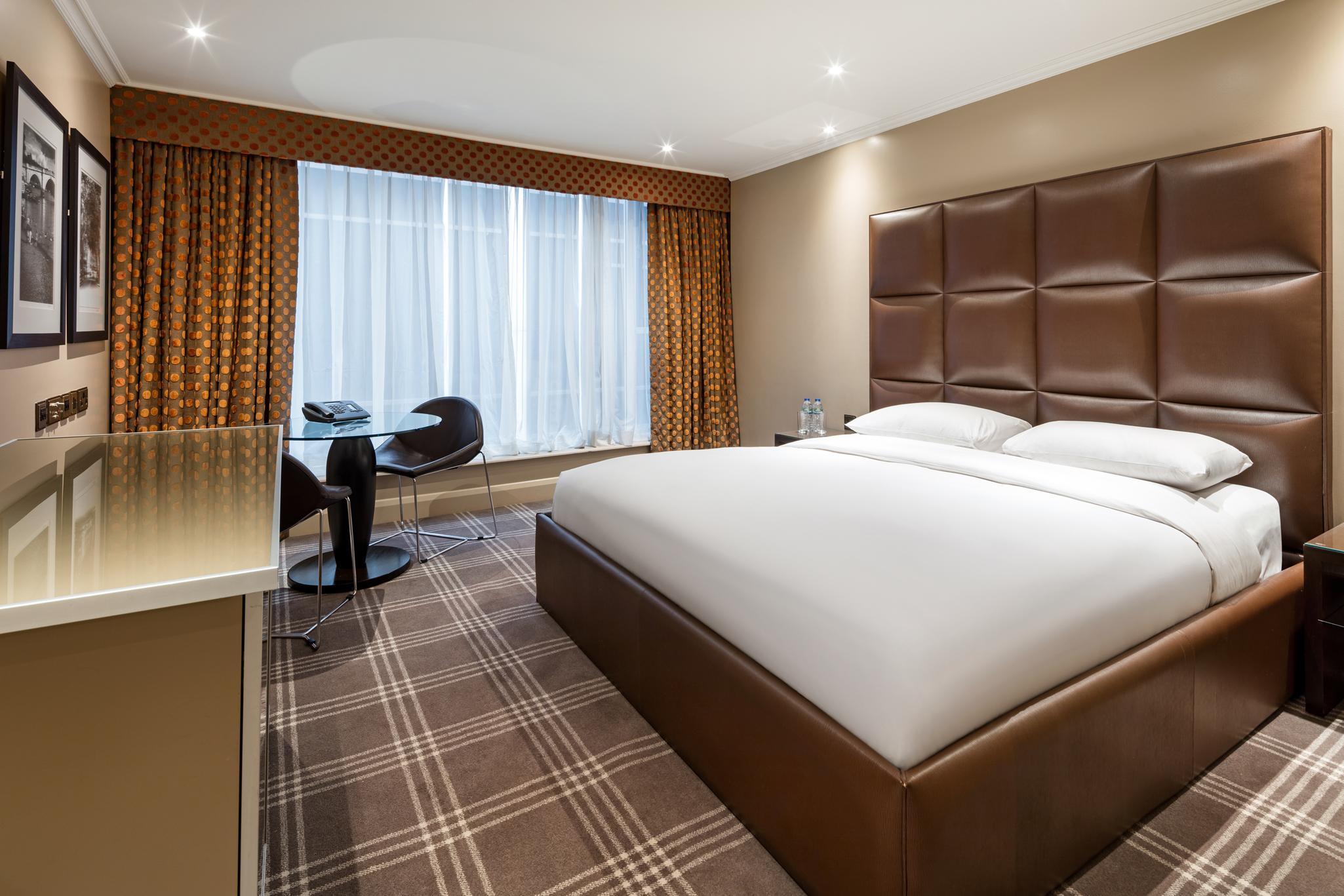 Superior Room Radisson Blu Hotel & Conference Centre, London Heathrow Hayes 020 8759 6311