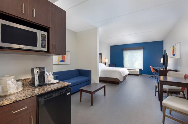 Images Holiday Inn Express & Suites Cleveland Northwest by IHG