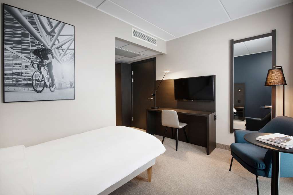 Images Park Inn by Radisson Oslo Airport Hotel West