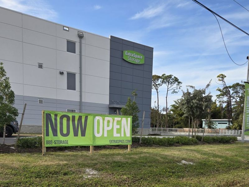 Extra Space Storage Image