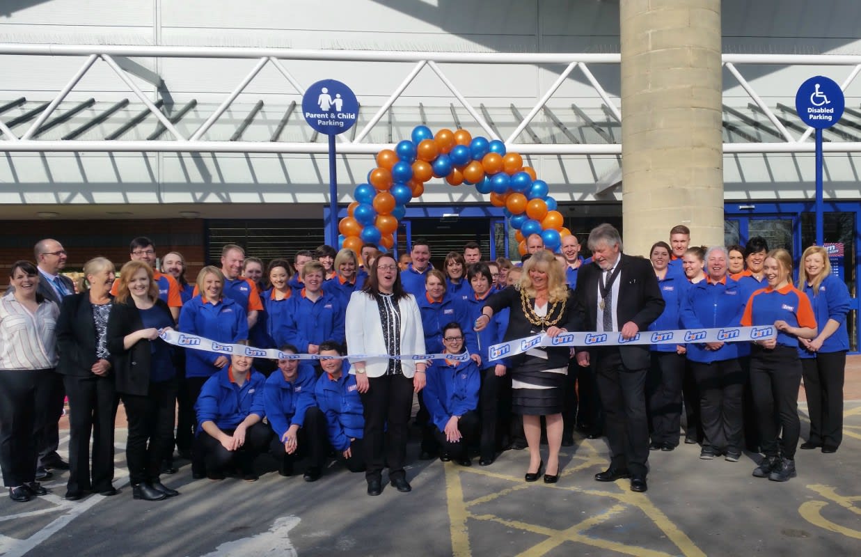 Mayor of Neath Town Council, Jan Lockyer cut the ribbon to officially open the new B&M Home Store & Garden Centre.