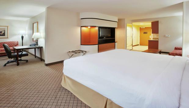 Images Holiday Inn Express & Suites Lincoln-Roseville Area, an IHG Hotel