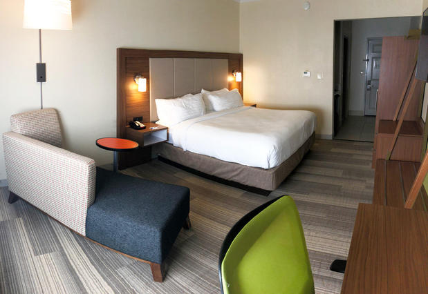 Images Holiday Inn Express & Suites Greenville, an IHG Hotel