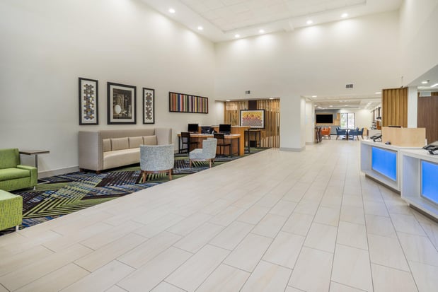 Images Holiday Inn Express & Suites Louisville East by IHG