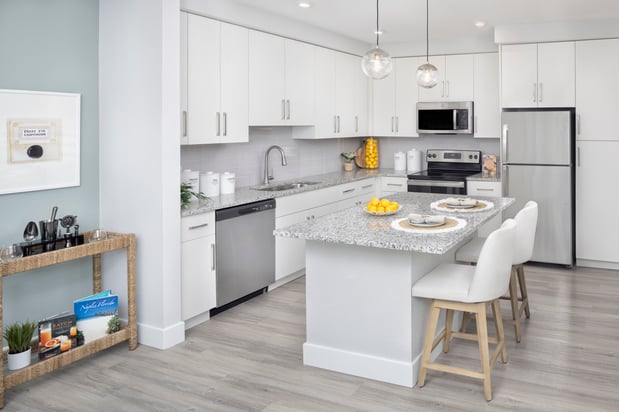 Images Everly Apartments