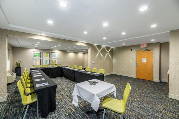 Images Holiday Inn Express & Suites Fremont - Milpitas Central by IHG