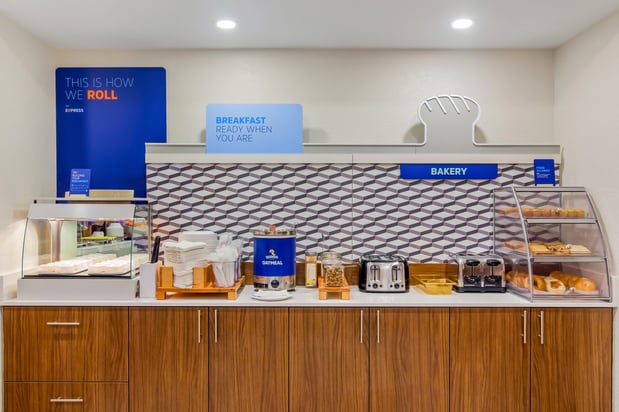 Images Holiday Inn Express & Suites Jacksonville SE- Med Ctr Area by IHG