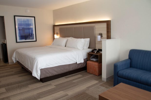 Images Holiday Inn Express & Suites Marion by IHG
