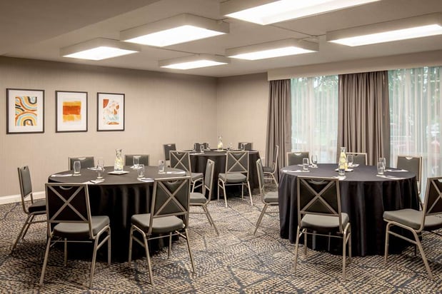 Images DoubleTree by Hilton Hotel Chicago - North Shore Conference Center