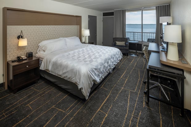 Images Holiday Inn Detroit Lakes - Lakefront by IHG
