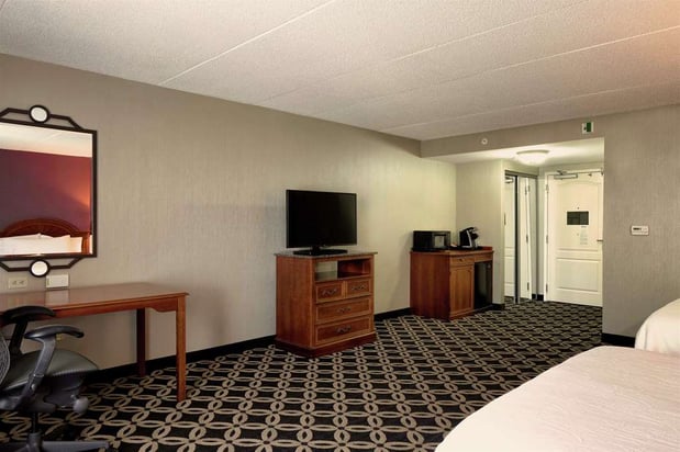 Images Hilton Garden Inn Auburn Riverwatch