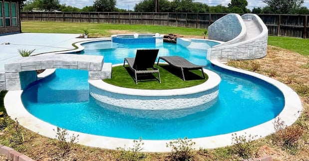Images Landmark Custom Pools