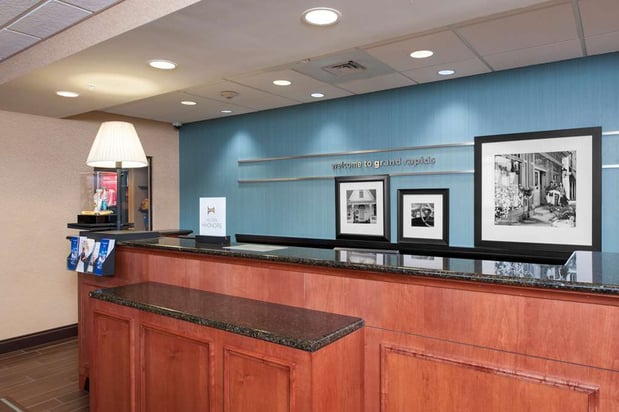 Images Hampton Inn & Suites Grand Rapids-Airport 28th St