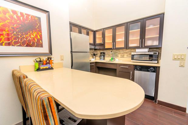 Images Staybridge Suites Houston IAH - Beltway 8 by IHG
