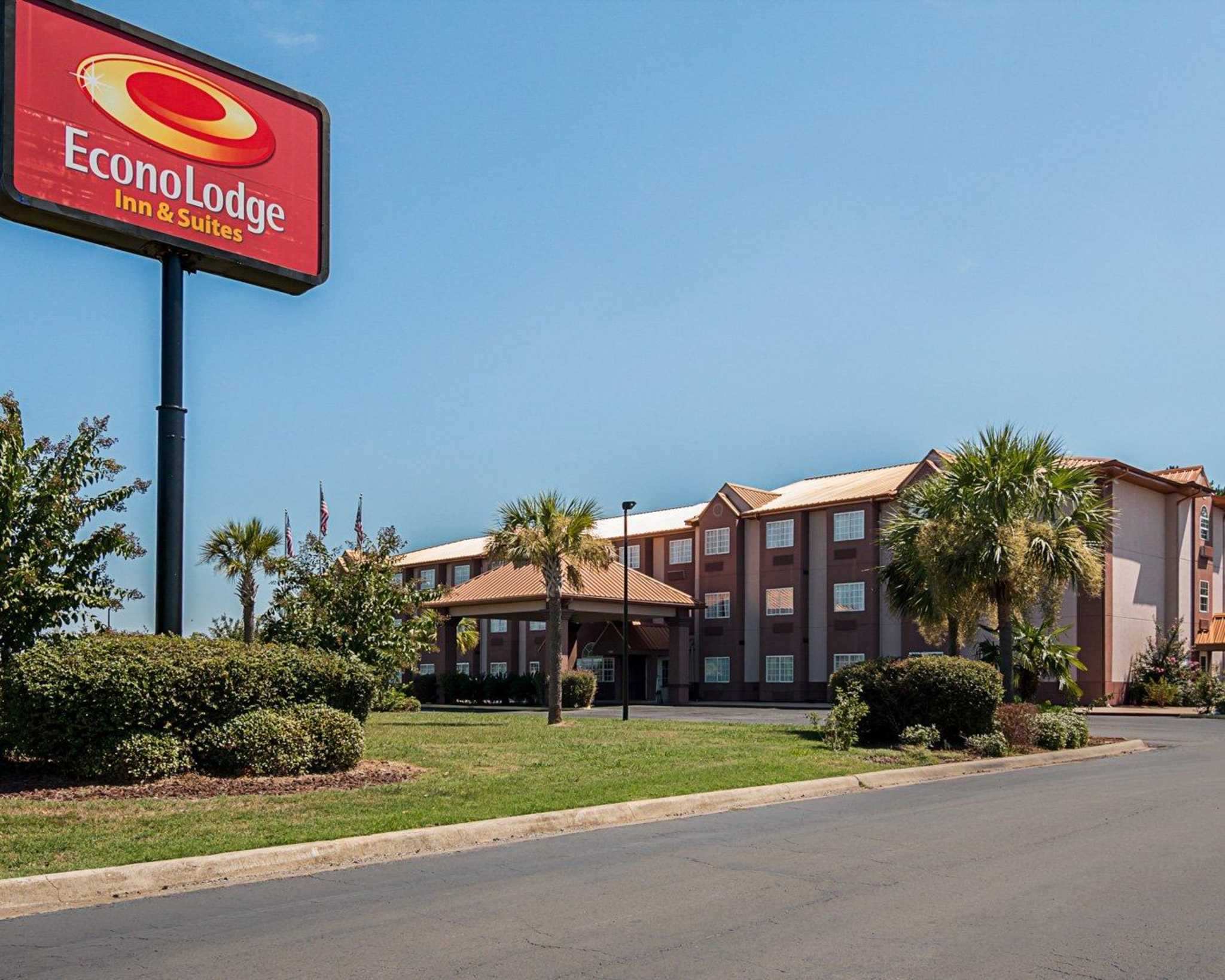 Book Your Econo Lodge Stay Today and Enjoy Unforgettable Comfort ...