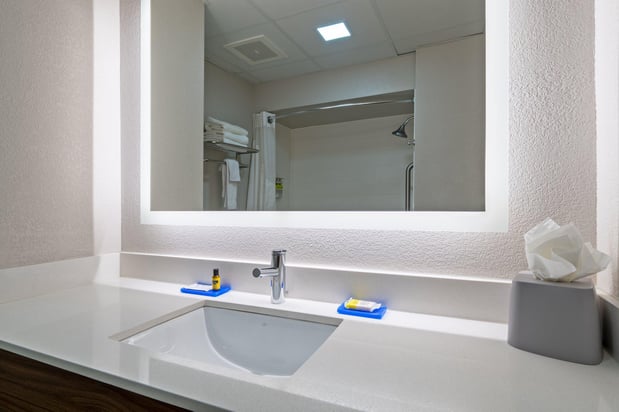 Images Holiday Inn Express & Suites Woodbridge by IHG