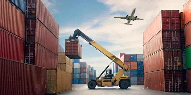 We understand the complexity involved in specialized logistics and work with you to ensure a stress- 