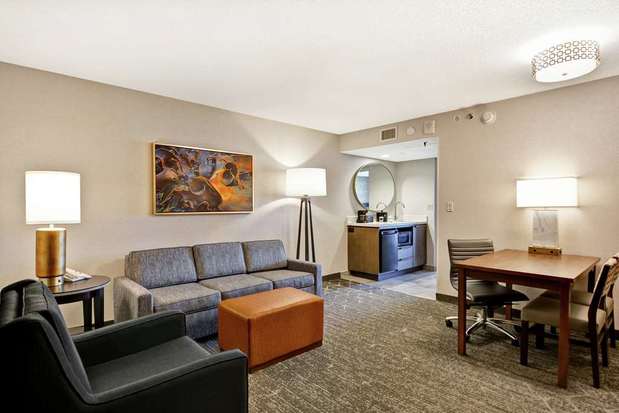Images Embassy Suites by Hilton Minneapolis Airport
