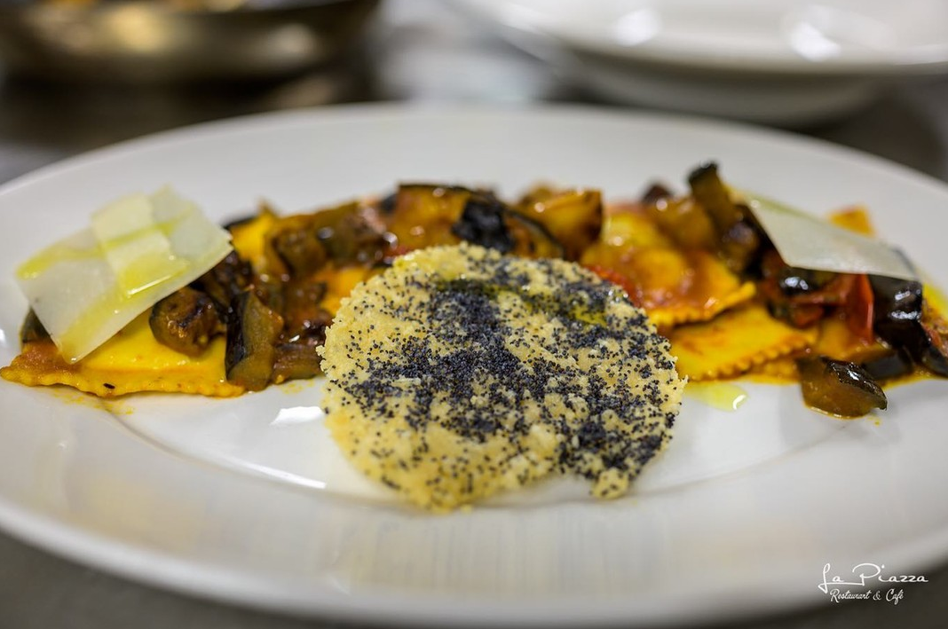 Restaurant La Piazza Friesenberg, Friesenbergplatz 7 in Zürich