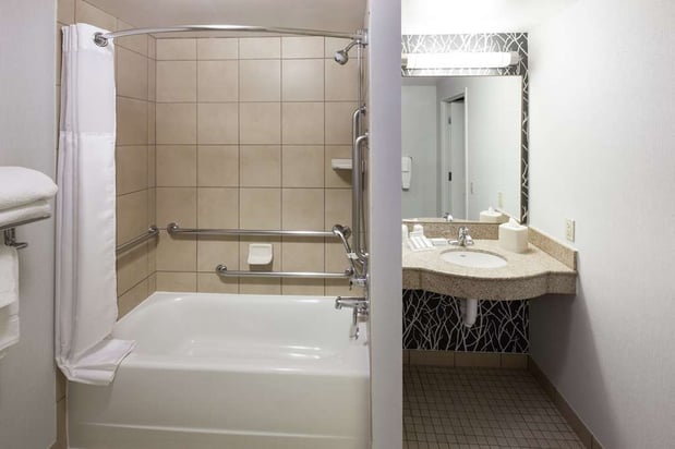 Images Hilton Garden Inn Lake Forest Mettawa