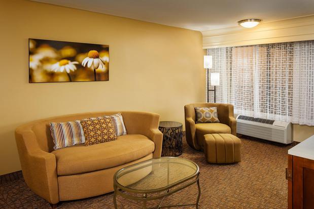 Images Holiday Inn Express Simi Valley by IHG