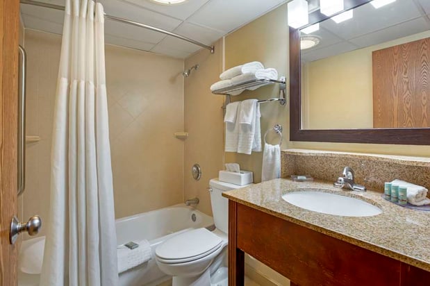 Images Best Western Plus The Inn at Sharon/Foxboro