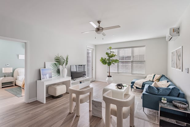 Images Glen Oaks Apartments