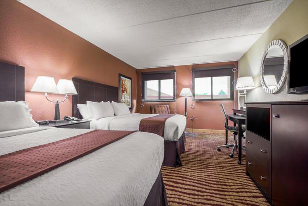 Images Holiday Inn Manitowoc by IHG