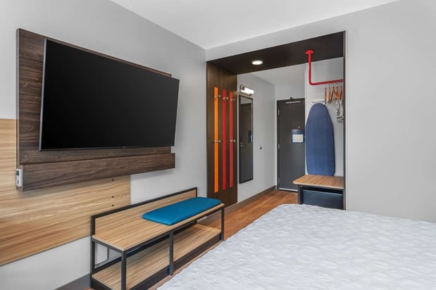 Images Tru by Hilton Janesville