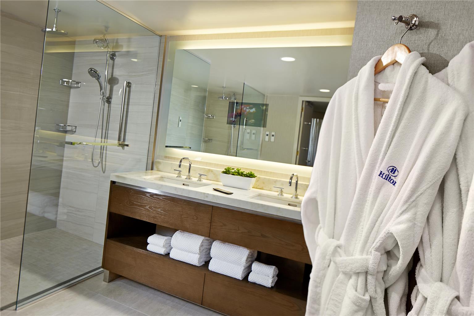 Guest room bath