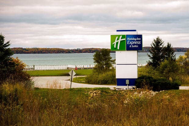 Images Holiday Inn Express & Suites Acme-Traverse City by IHG