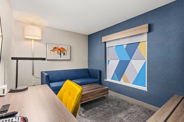 Images Holiday Inn Express & Suites Lincoln-Roseville Area by IHG