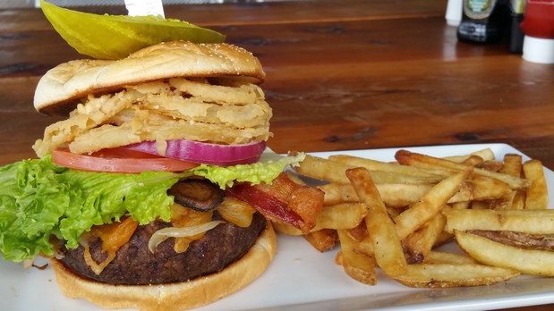Images Marina 84 Sports Bar & Grill