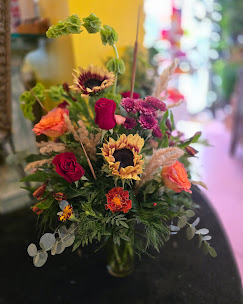 RosAmungThorns Flowers & Gifts Image