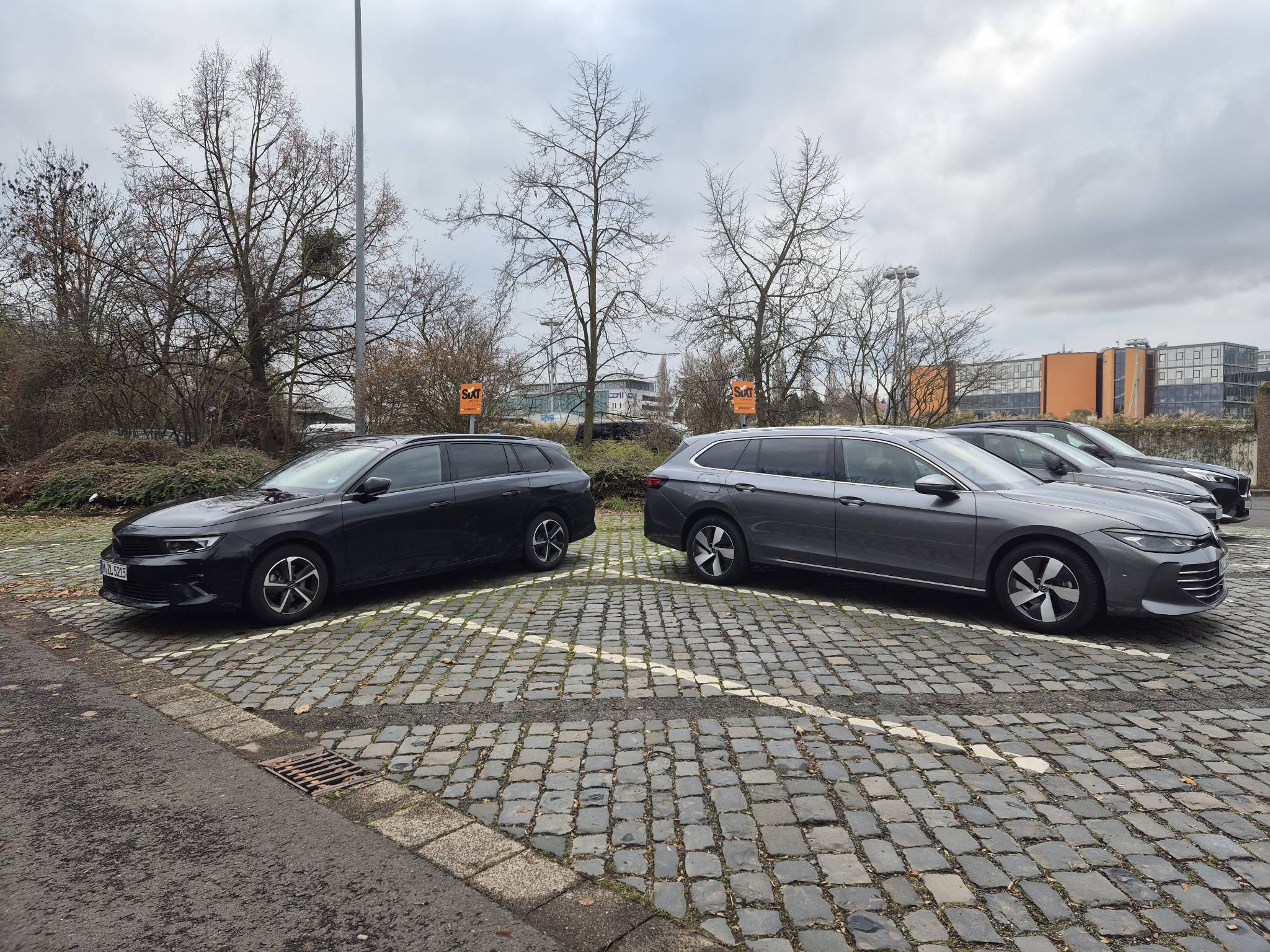 SIXT Autovermietung Kassel-Wilhelmshoehe Bahnhof, Willy-Brandt-Platz 1 in Kassel