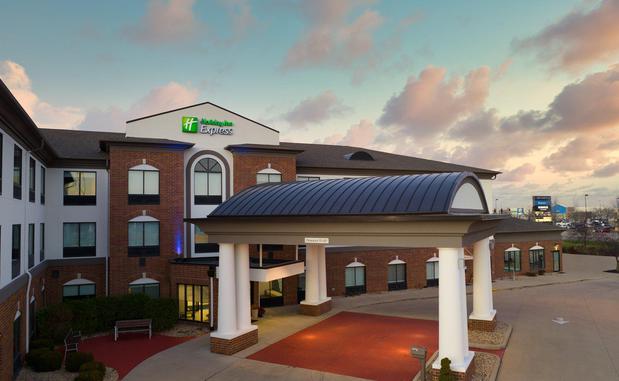 Images Holiday Inn Express & Suites Peru - Lasalle Area, an IHG Hotel