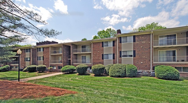 Images Holly Hills Apartments