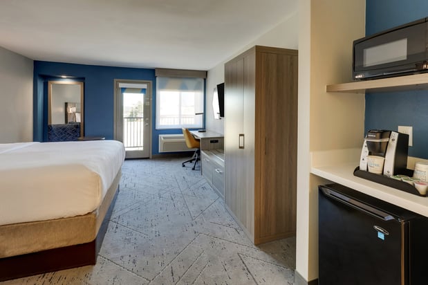 Images Holiday Inn Express & Suites Branson 76 Central by IHG